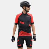 praktische fietsoutfit voor heren in het rood ok